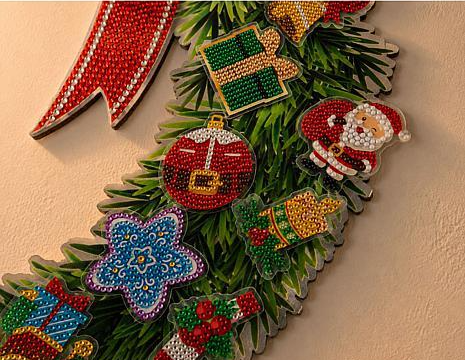 Velva Calendar Christmas Wreath